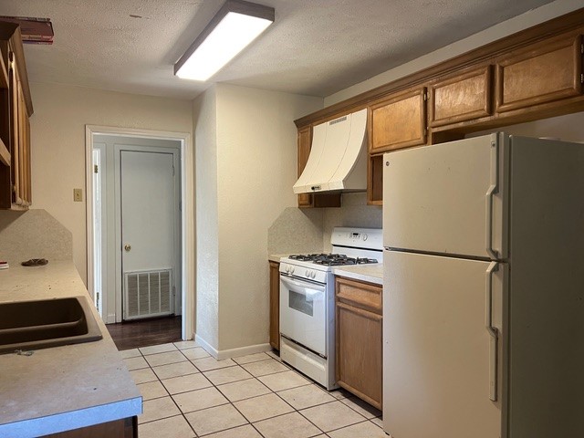 1054 Burr Dr Property Photo 3