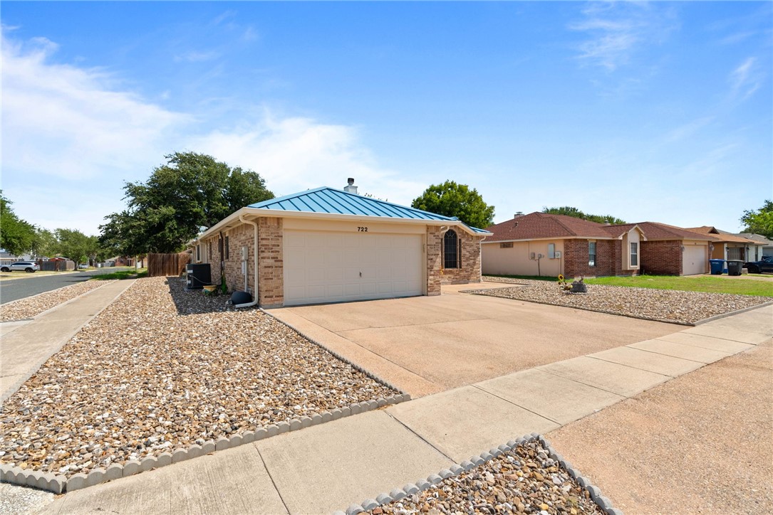 722 Saint Perpetua Dr Property Photo 3