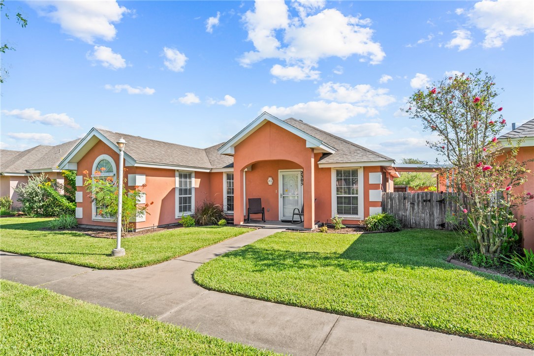 2305 Cyprus Dr Property Photo 2