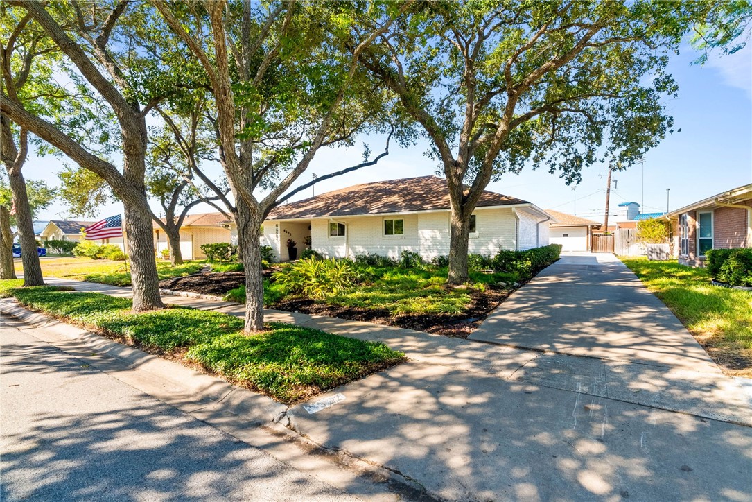 6622 Sahara Dr Property Photo 3