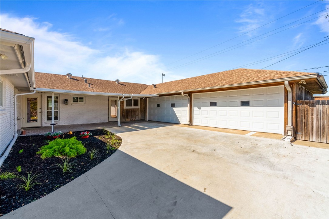 6622 Sahara Dr Property Photo 4