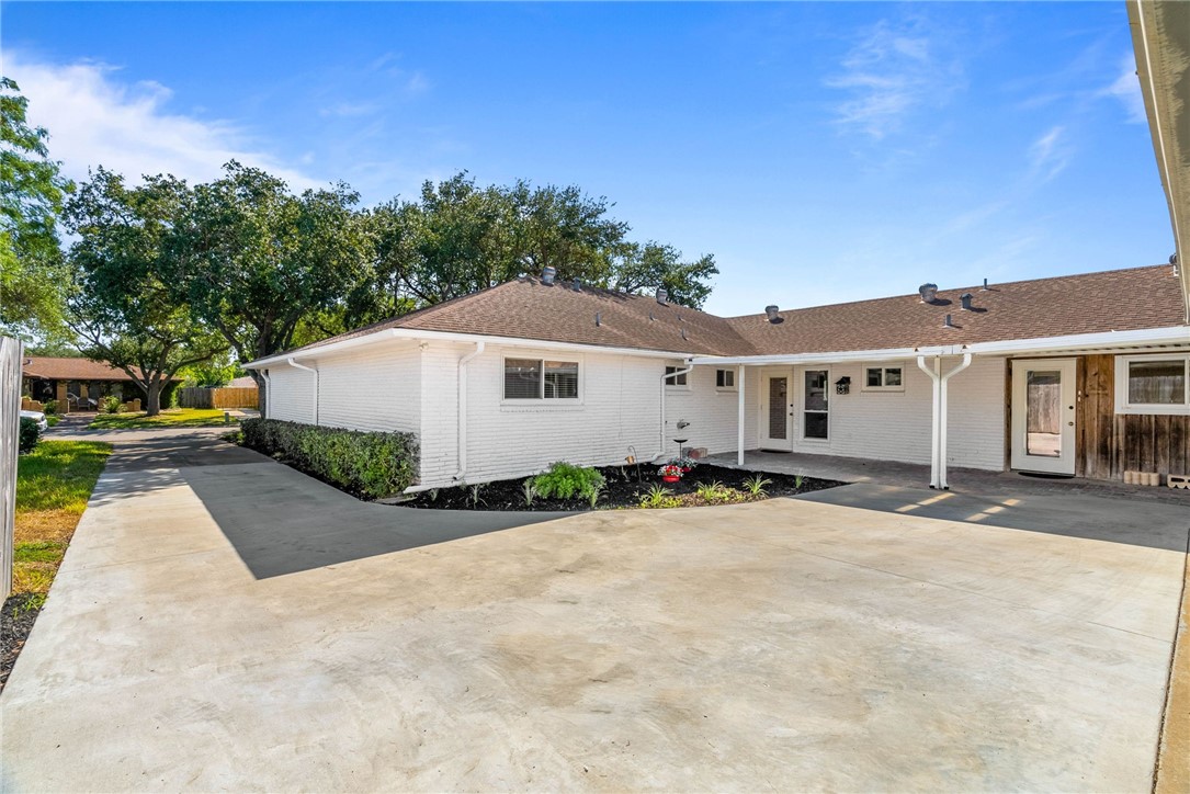 6622 Sahara Dr Property Photo 5