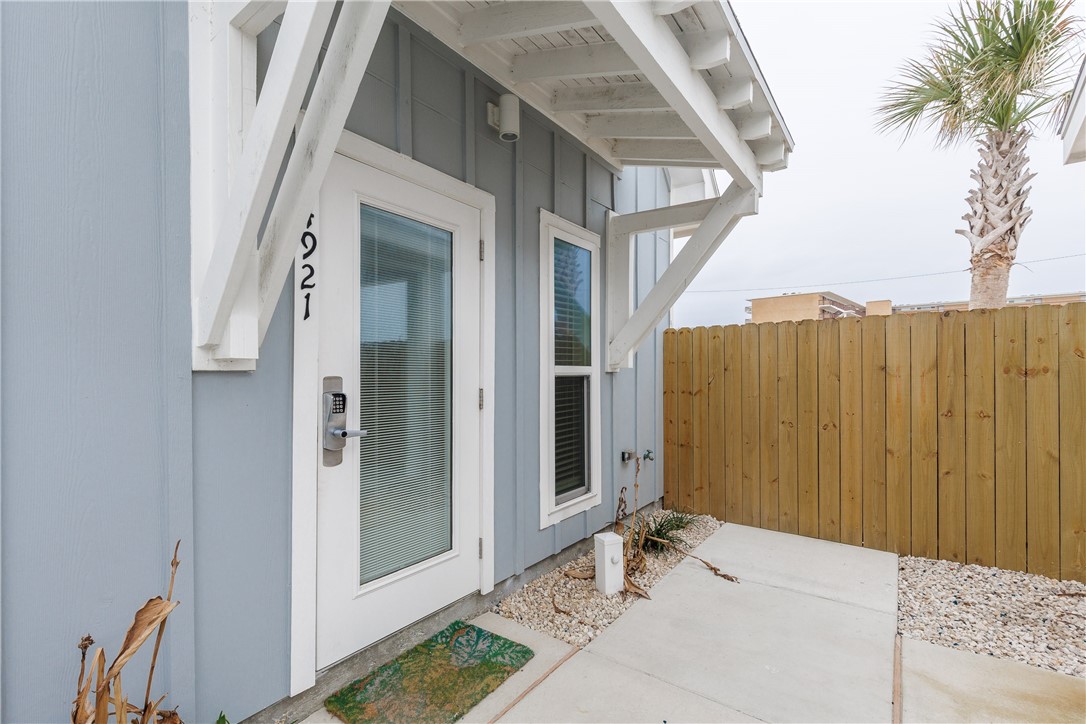 14921 Pirates Cove Dr Property Photo