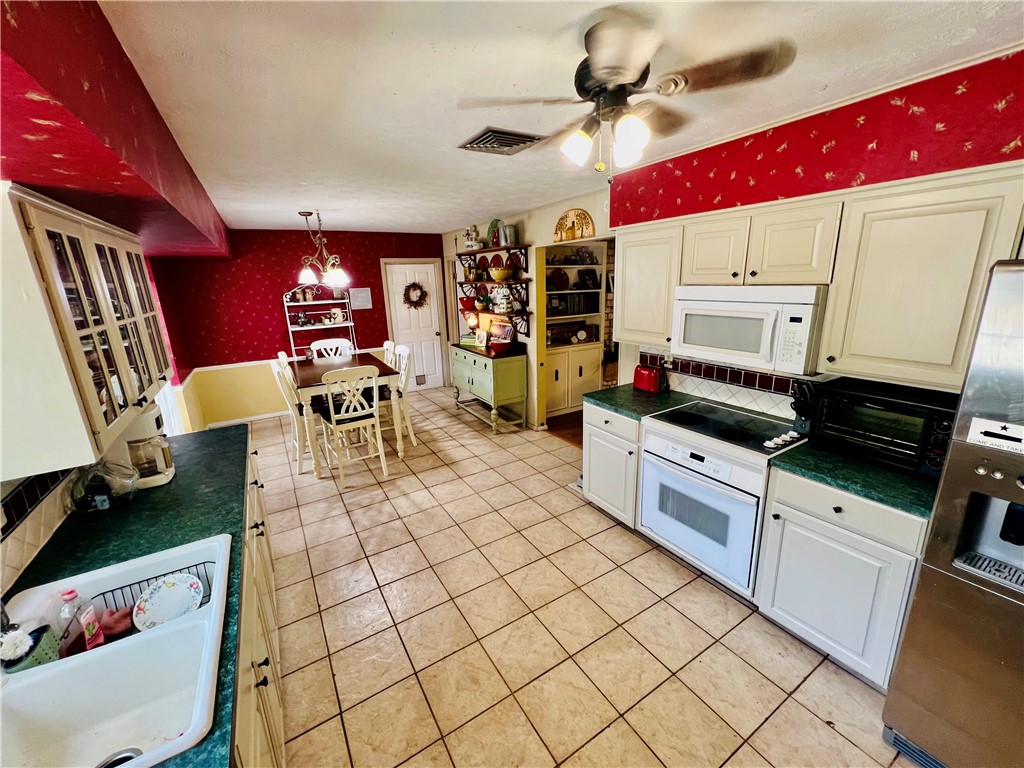 6306 Revolution Dr Property Photo 4