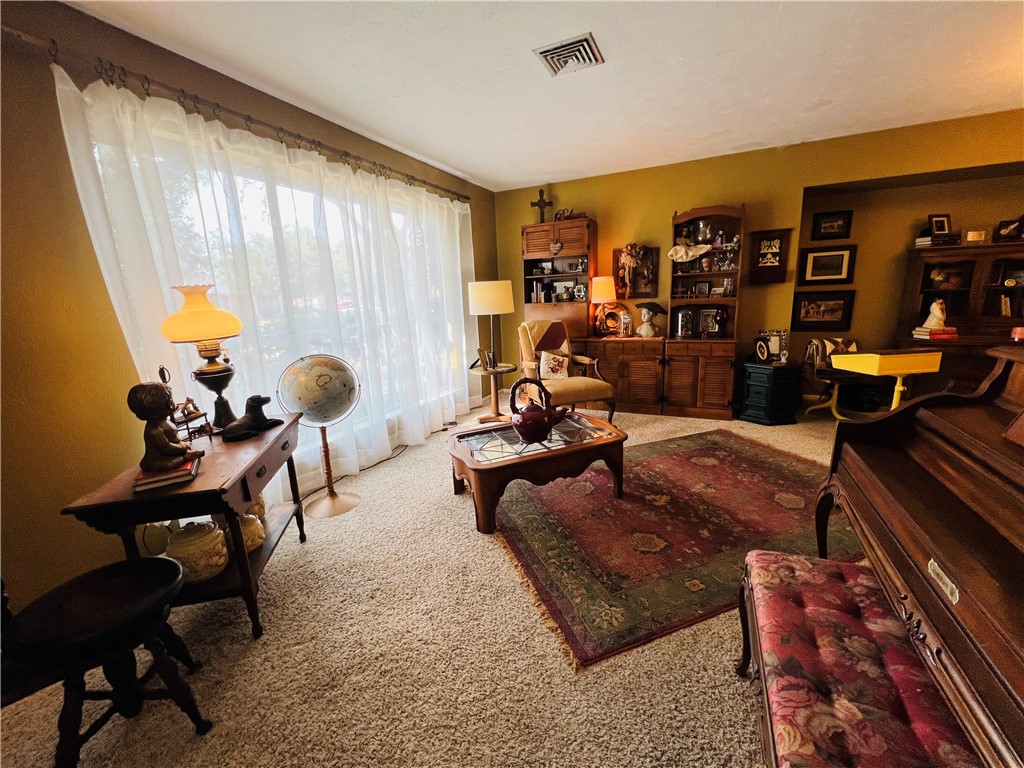 6306 Revolution Dr Property Photo 8