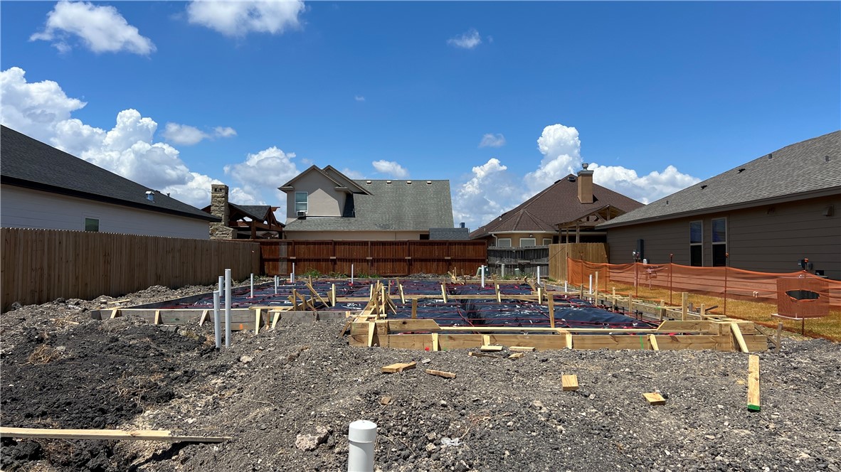 6205 Olivia St Property Photo 4