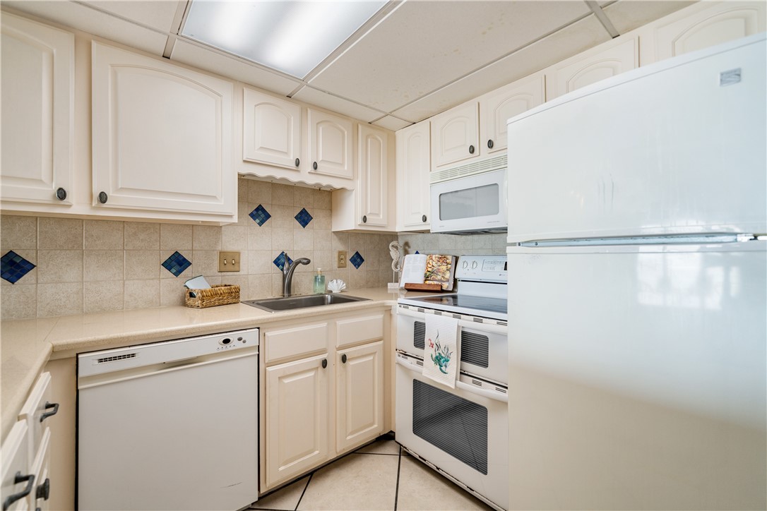 202 Reef Ave 302 Property Photo 4