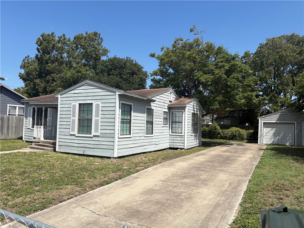 2126 Harvard St Property Photo 2