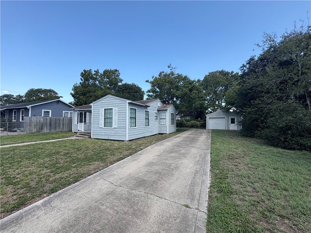 2126 Harvard St Property Photo 3