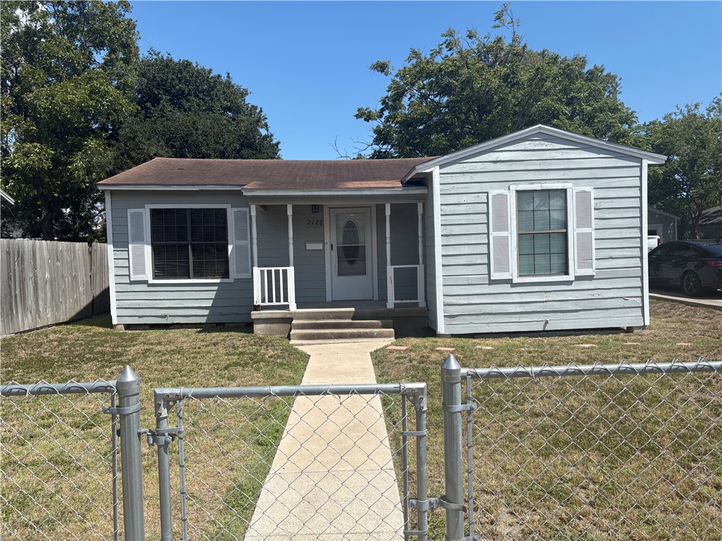 2126 Harvard St Property Photo 4