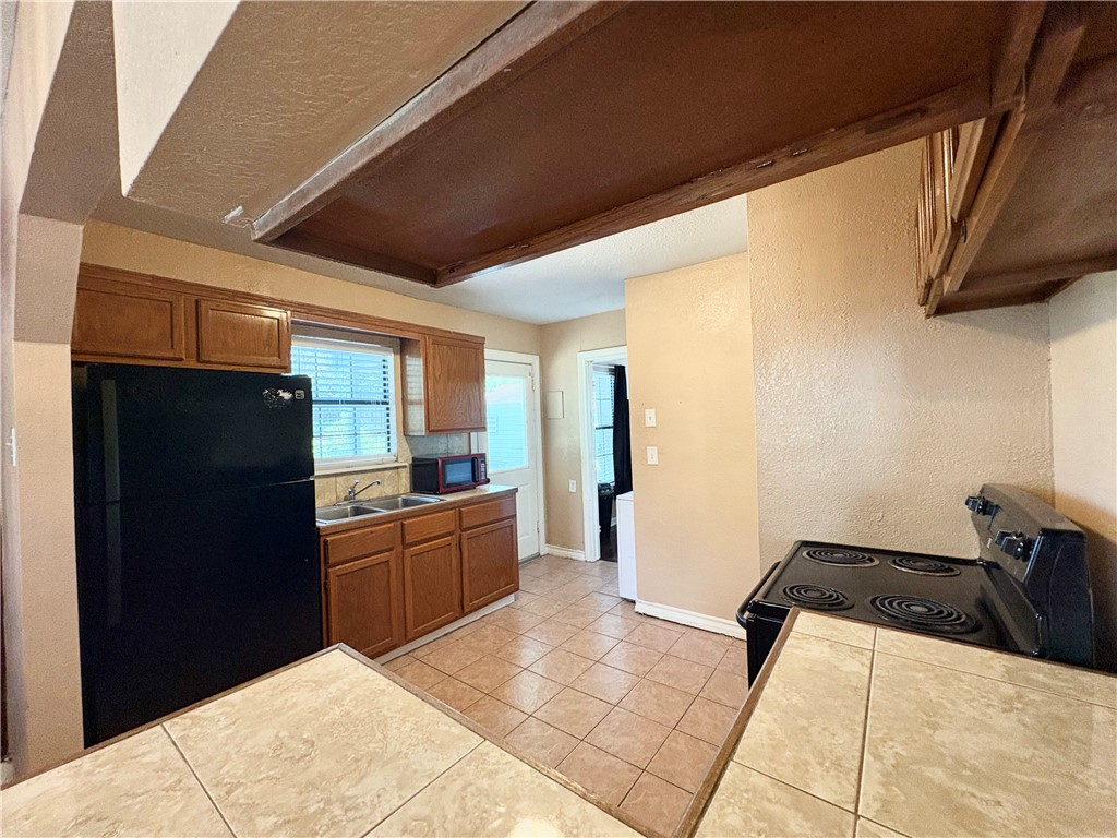 2126 Harvard St Property Photo 6