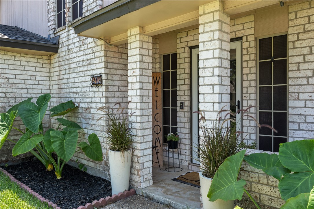 212 San Saba Dr Property Photo 1