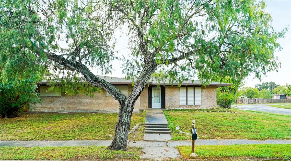 801 Pyramid Dr Property Photo 1