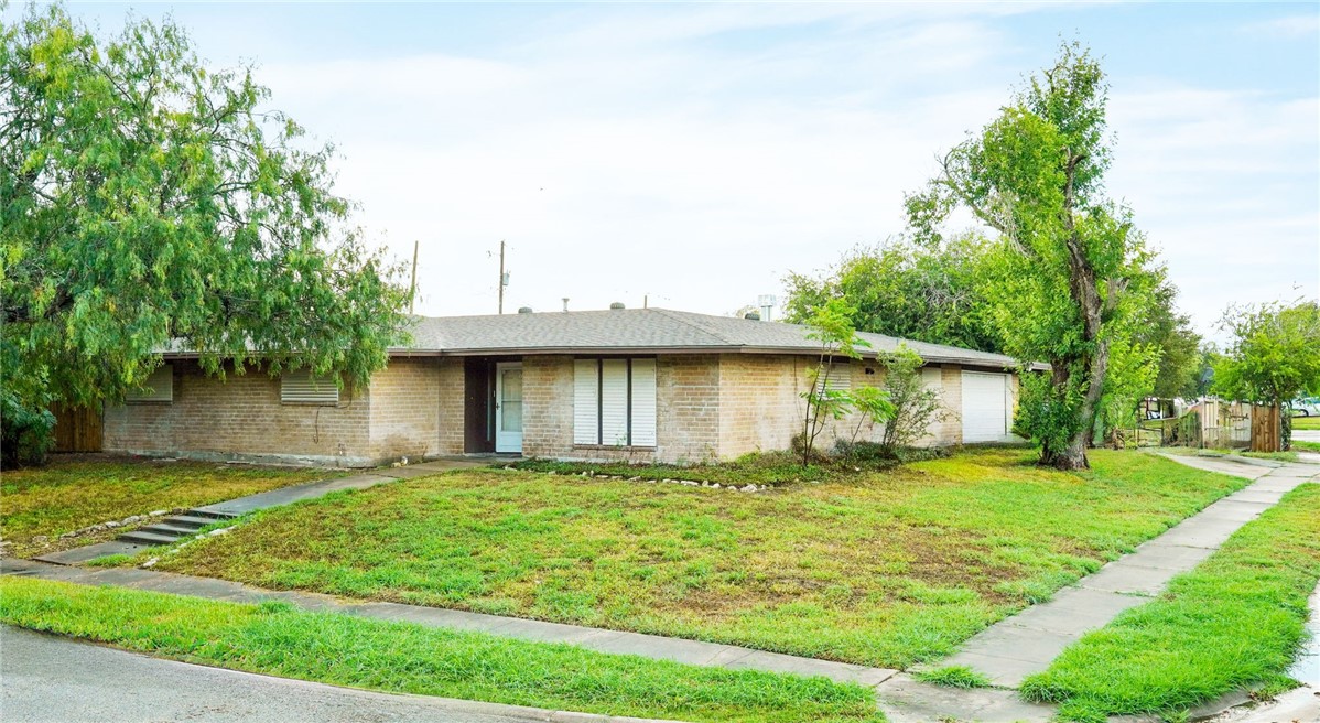 801 Pyramid Dr Property Photo 2