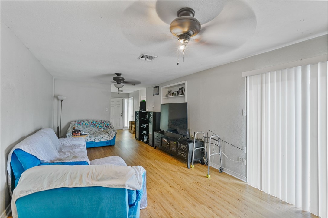 801 Pyramid Dr Property Photo 4