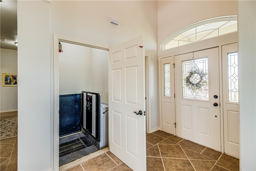 20 Southpointe Circ Property Photo 6