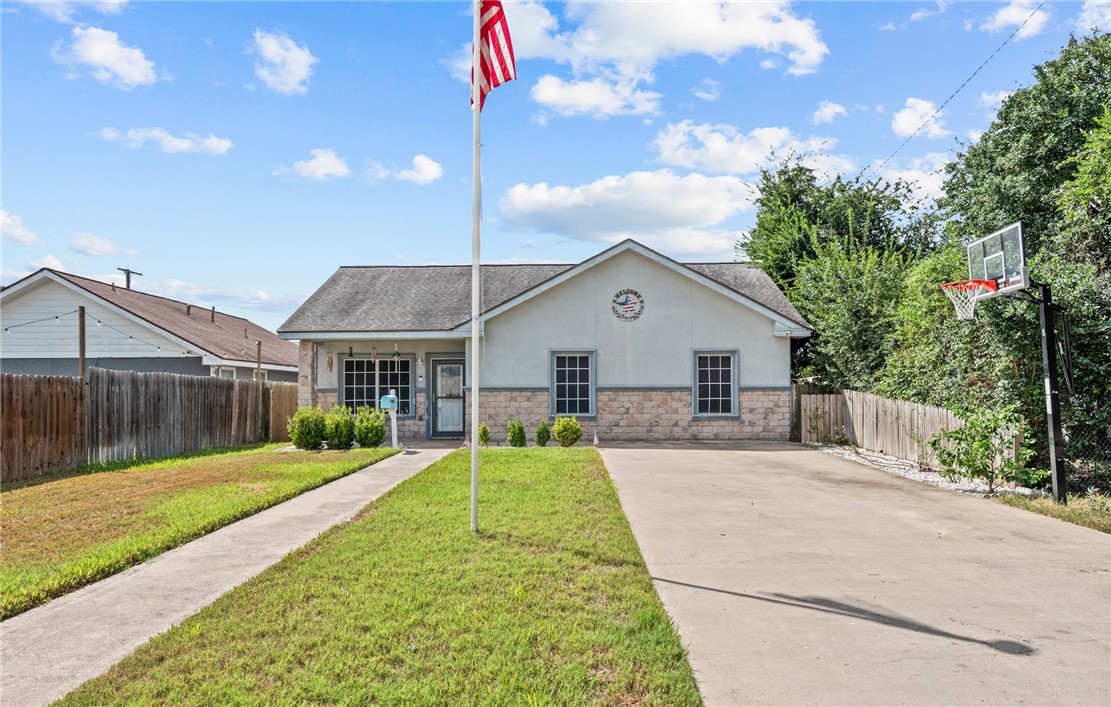 758 Gibson Dr Property Photo 1