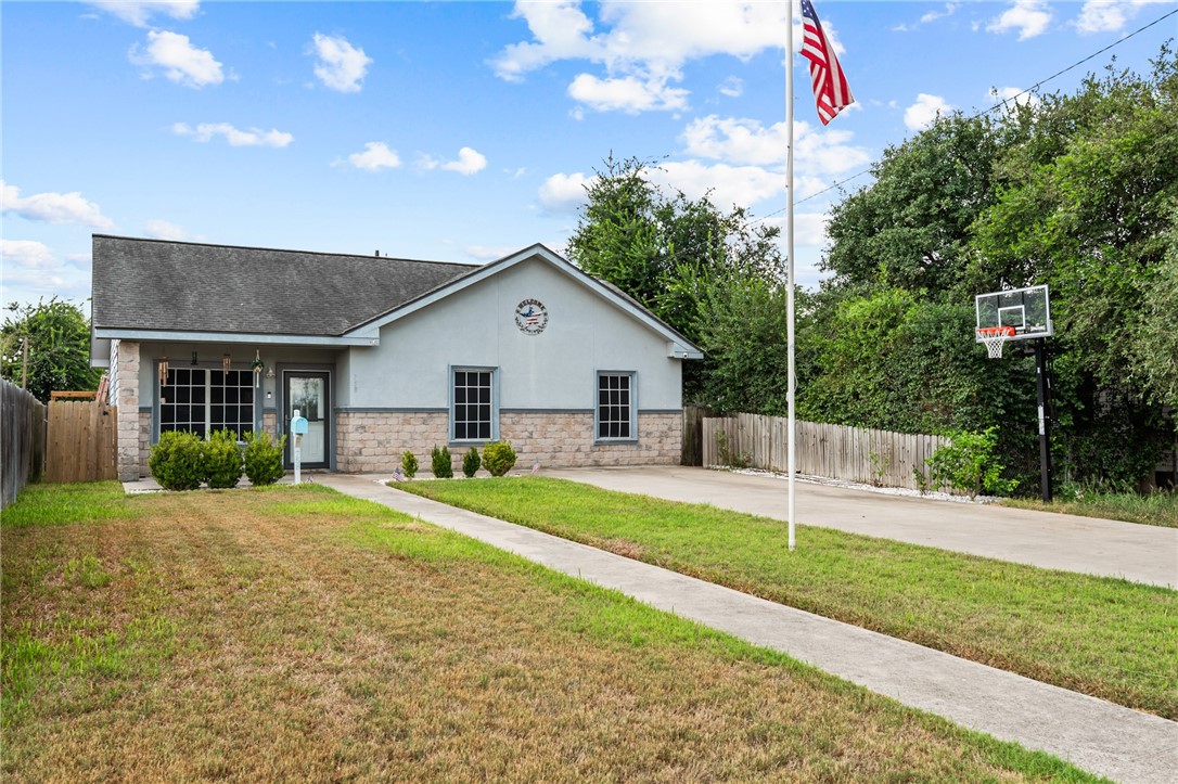 758 Gibson Dr Property Photo 3