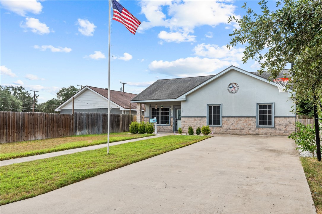 758 Gibson Dr Property Photo 4