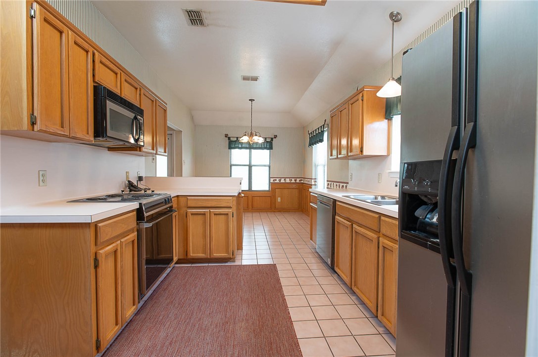 7029 Sun Wood Dr Property Photo 6