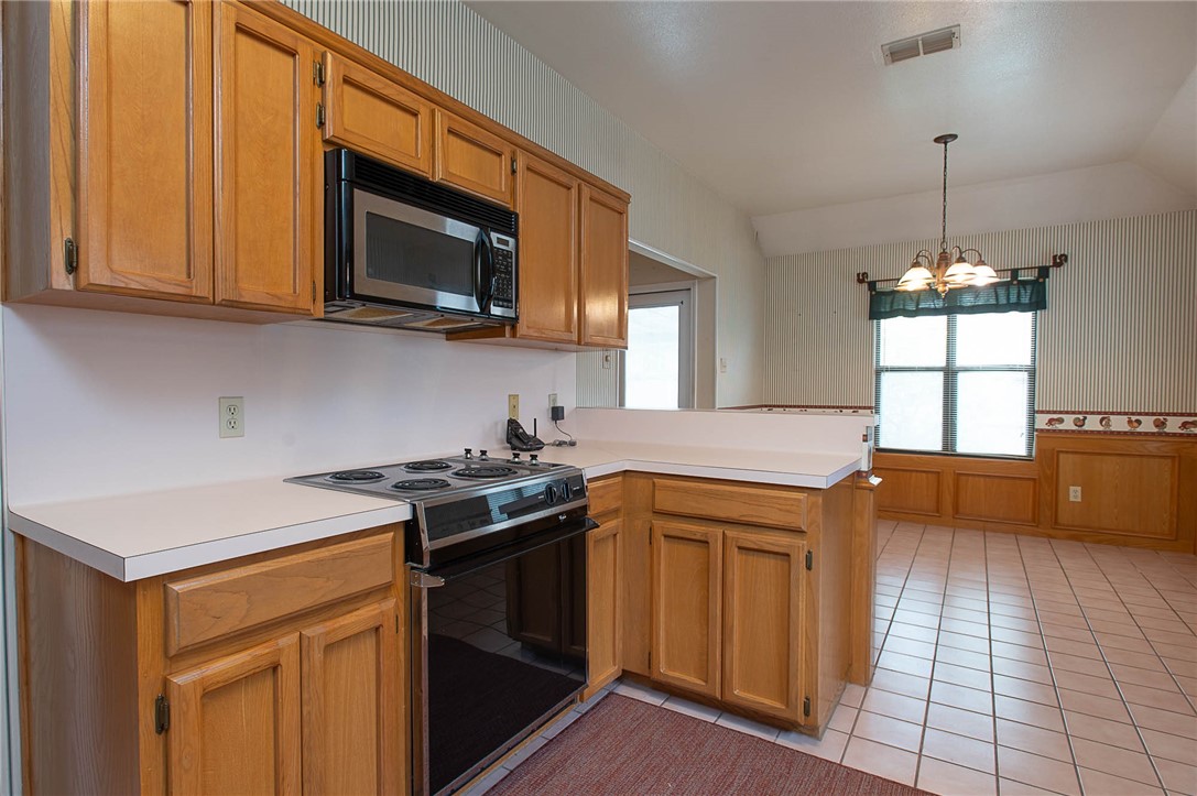 7029 Sun Wood Dr Property Photo 8