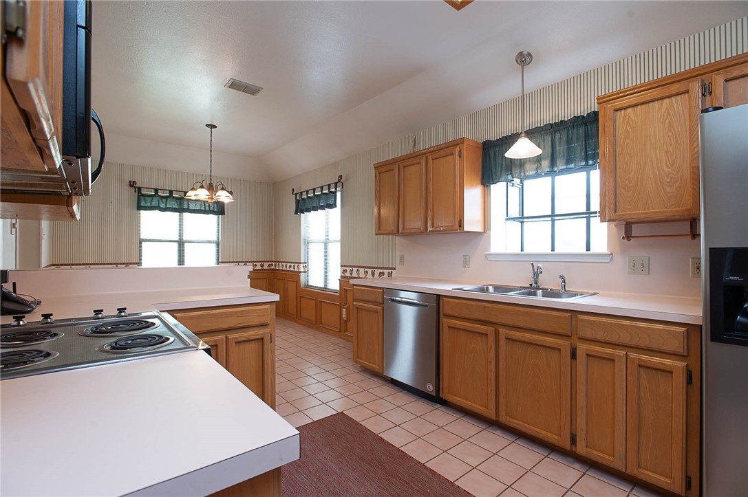 7029 Sun Wood Dr Property Photo 9