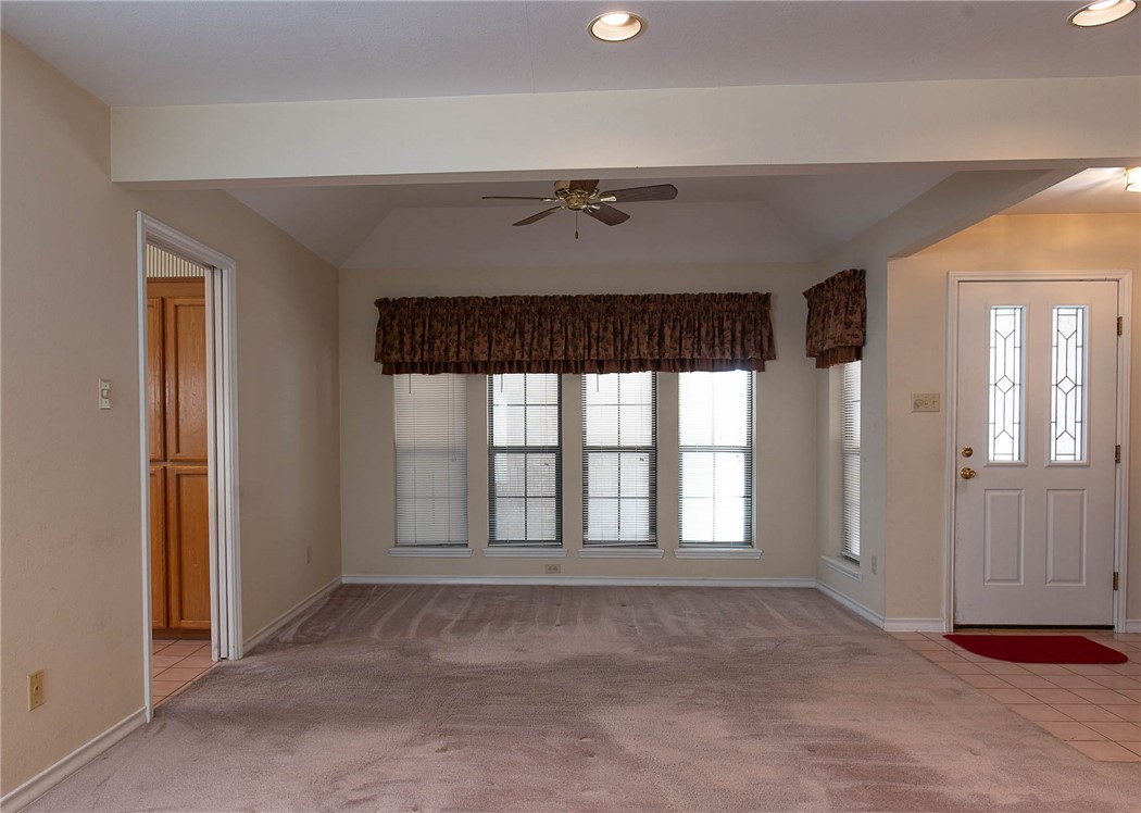 7029 Sun Wood Dr Property Photo 12