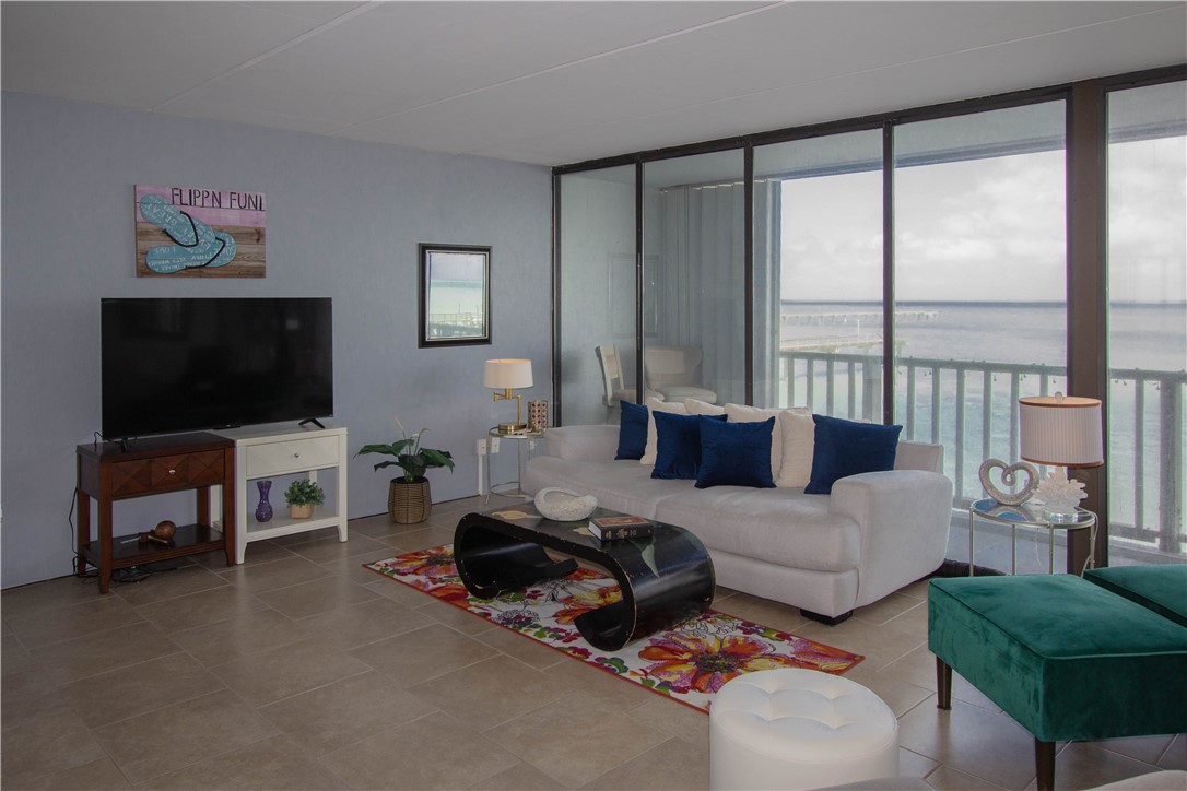 4334 E Ocean Dr 203 Property Photo 8