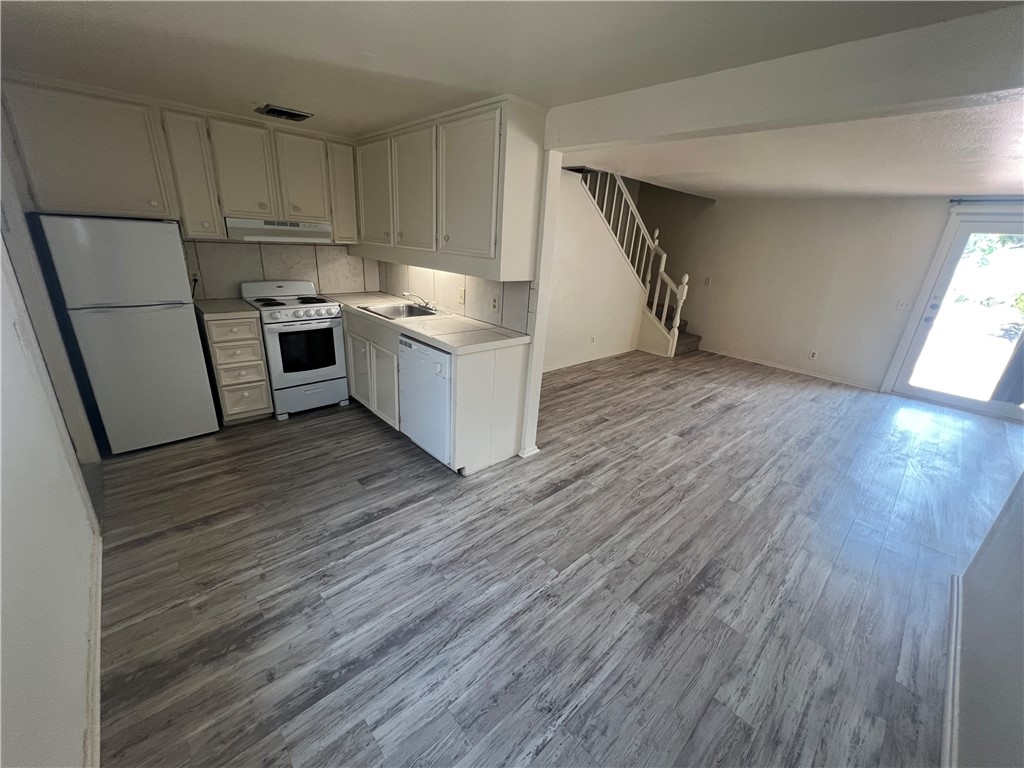 3030 Santa Fe St 4 Property Photo 5