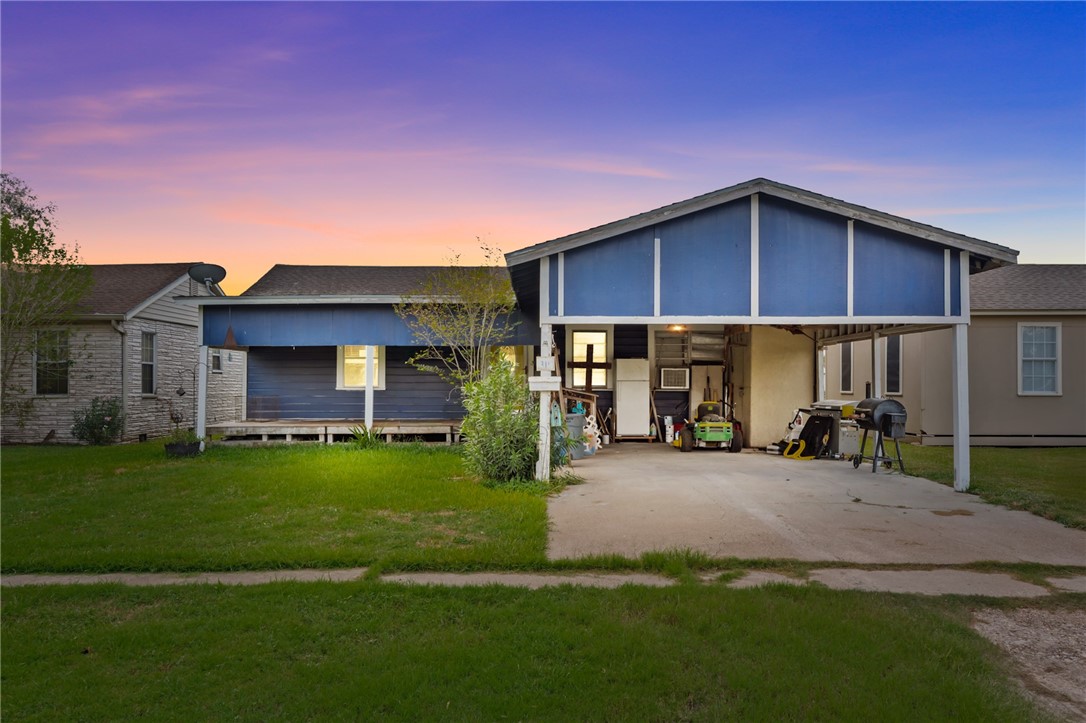 310 E 2nd St Property Photo 1