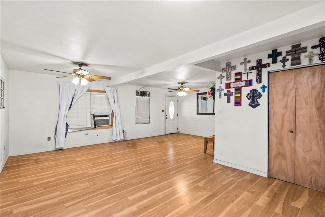 310 E 2nd St Property Photo 4