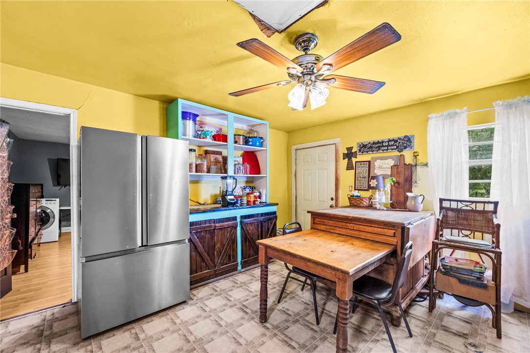 310 E 2nd St Property Photo 5