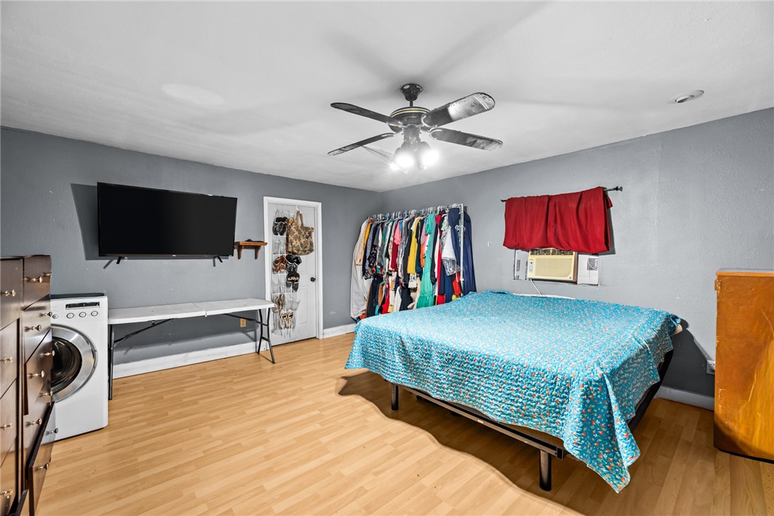 310 E 2nd St Property Photo 7