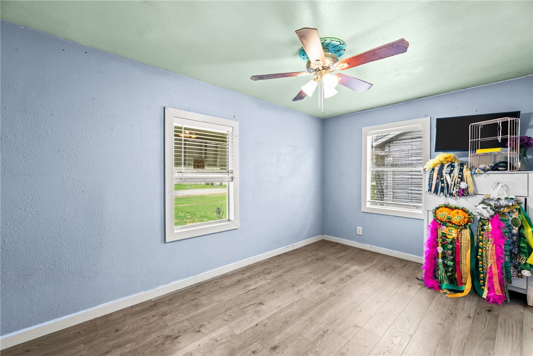 310 E 2nd St Property Photo 11