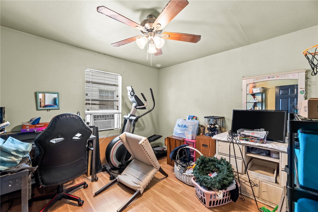 310 E 2nd St Property Photo 12