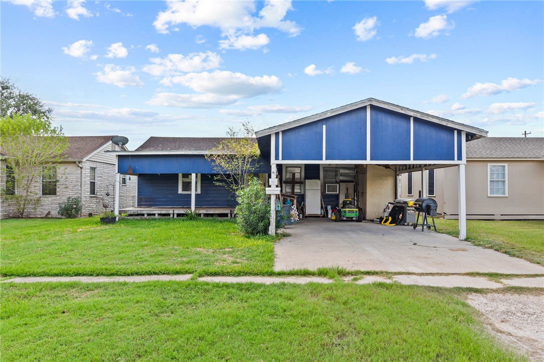 310 E 2nd St Property Photo 14