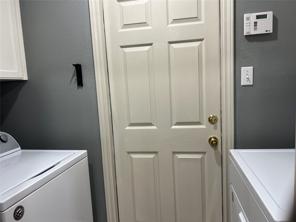 4022 Wood River Dr 3b Property Photo 6