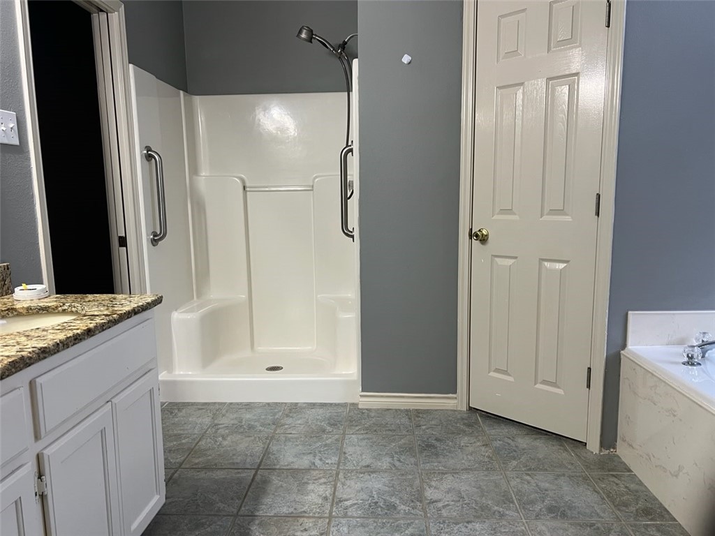 4022 Wood River Dr 3b Property Photo 10