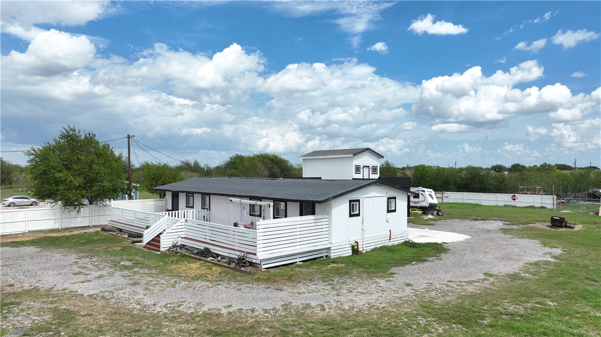 7092 County Road 4121 Property Photo 2