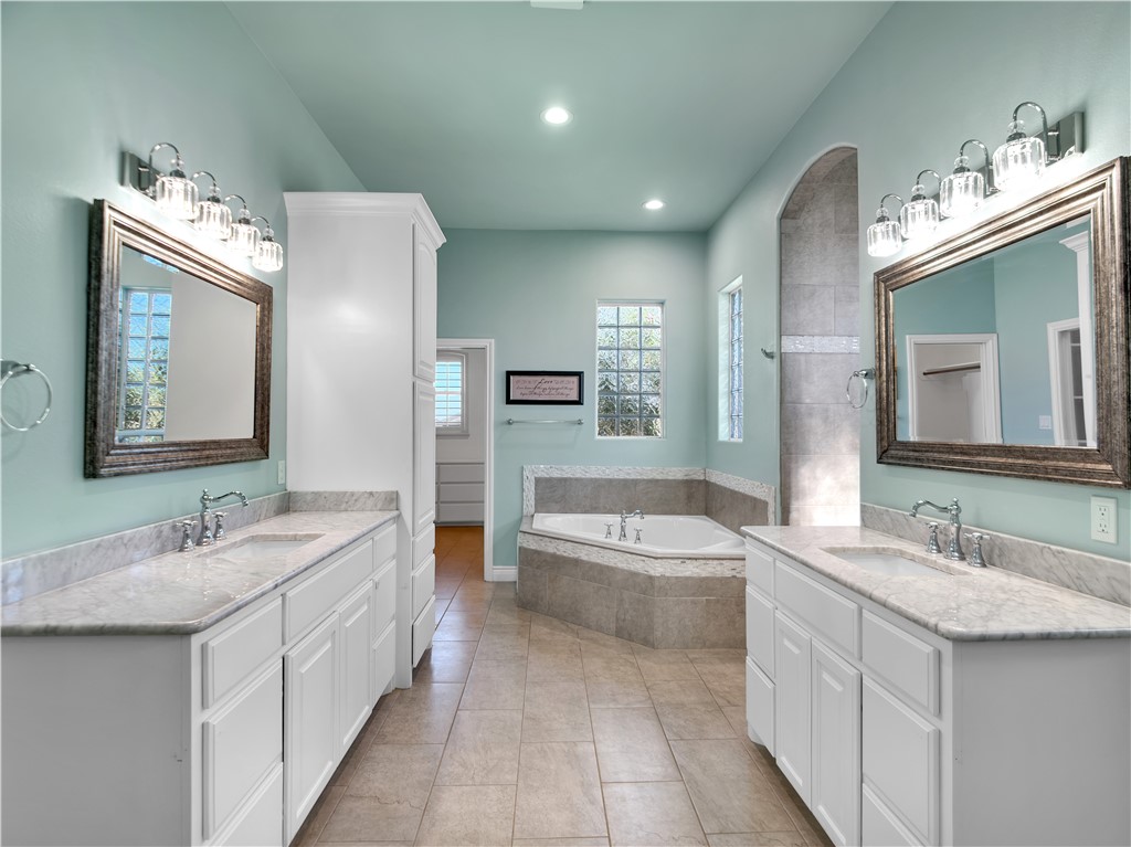 6209 Lago Vista Dr Property Photo 21