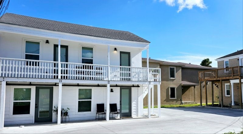 1117 Ocean Dr D Property Photo 1