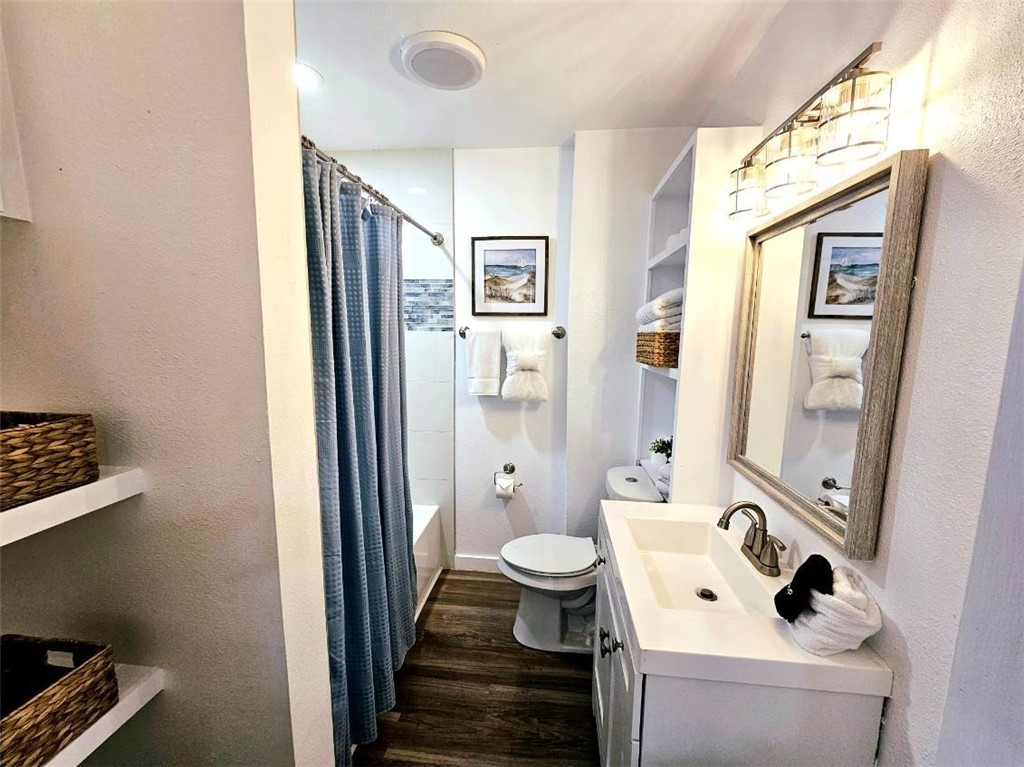 1117 Ocean Dr D Property Photo 8