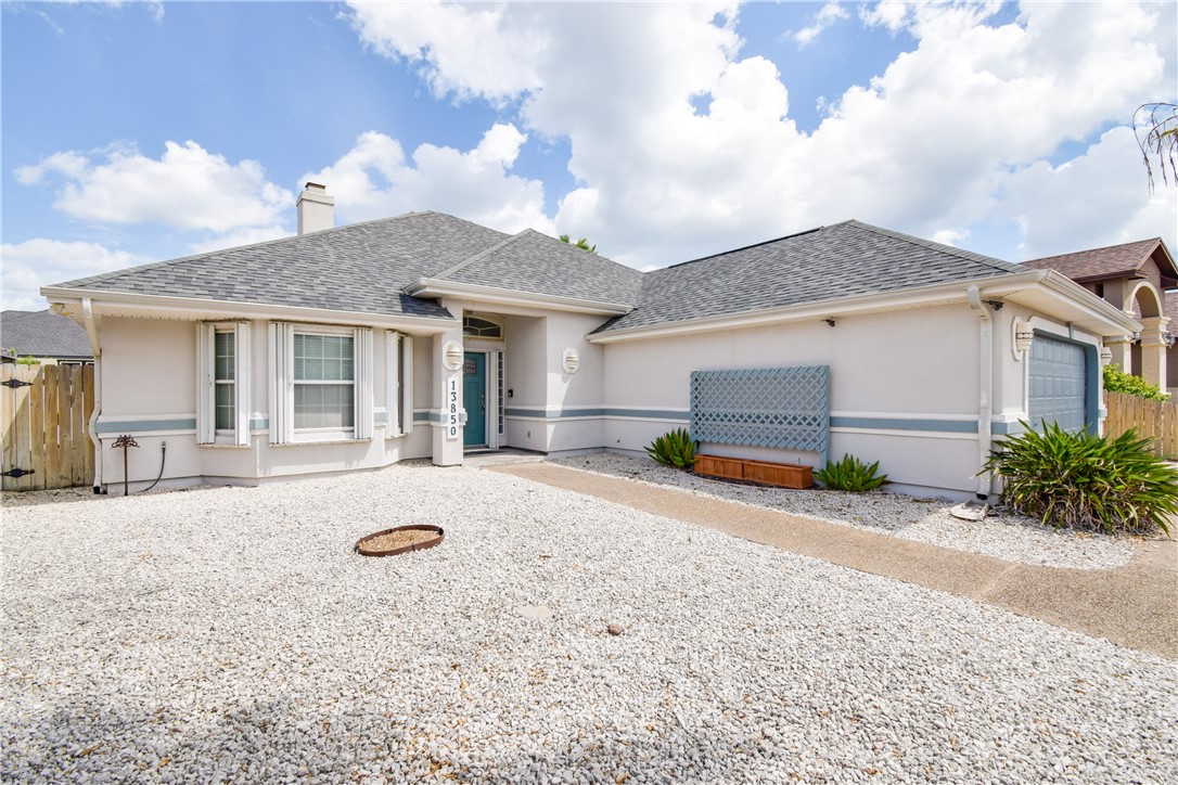 13850 Eaglesnest Bay Dr Property Photo 2