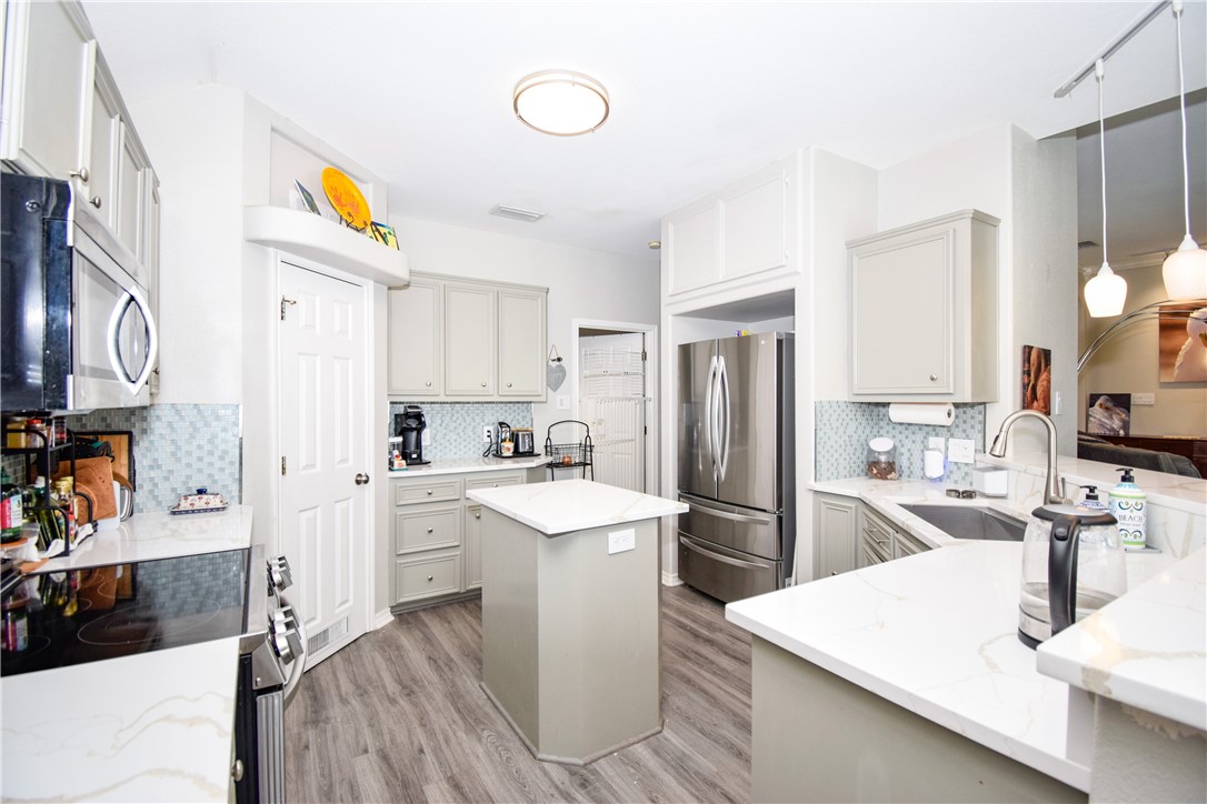 13850 Eaglesnest Bay Dr Property Photo 10