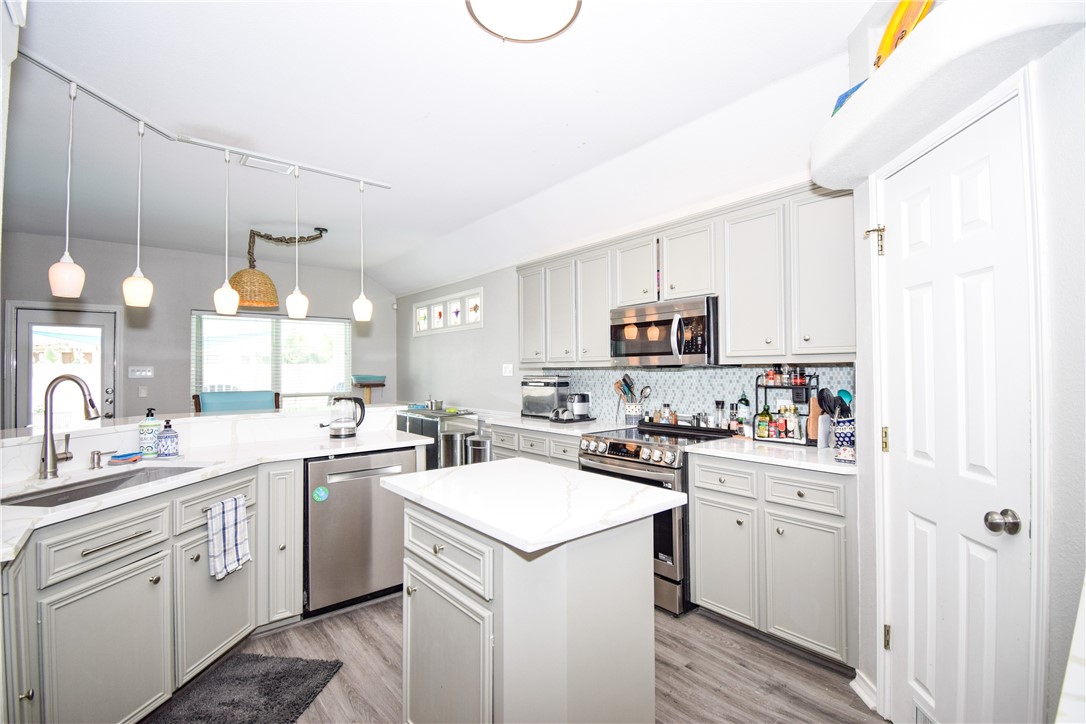 13850 Eaglesnest Bay Dr Property Photo 11