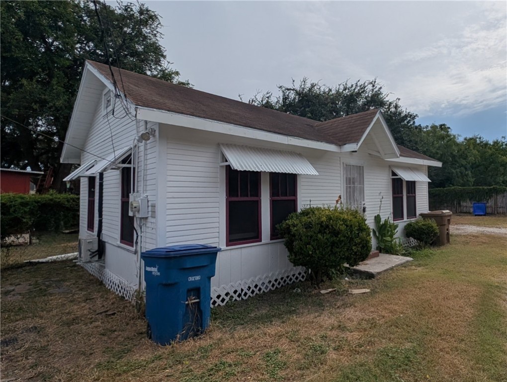 615 1/2 6th St Property Photo 1