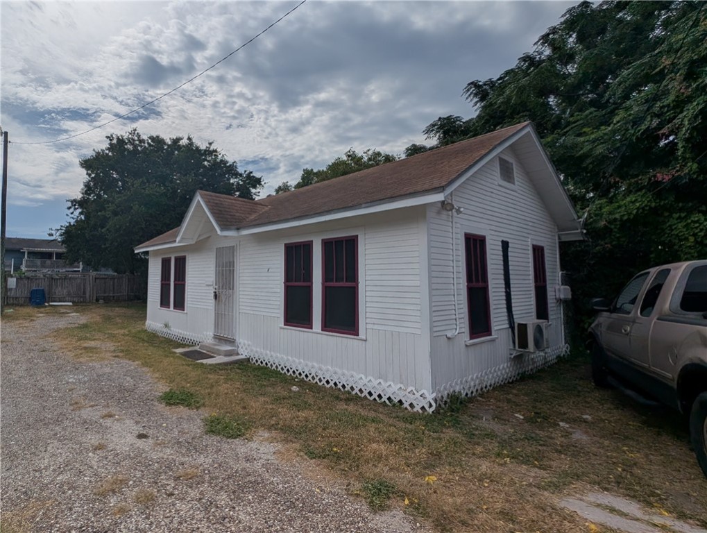 613 1/2 6th St Property Photo 1