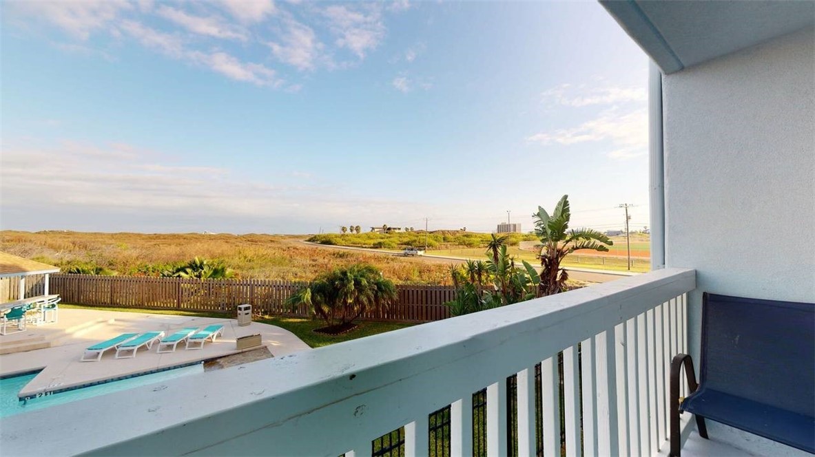 407 Beach Ave 123 Property Photo 6