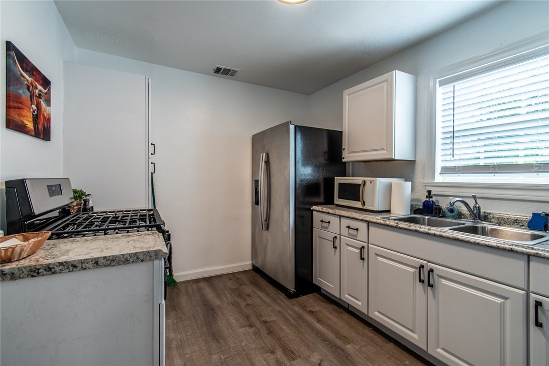 4321 Harry St Property Photo 8