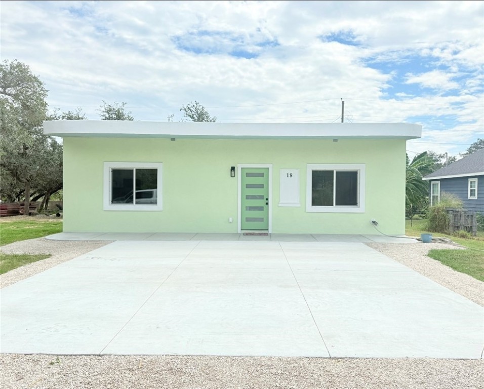 18 Poolside Circ Property Photo 1